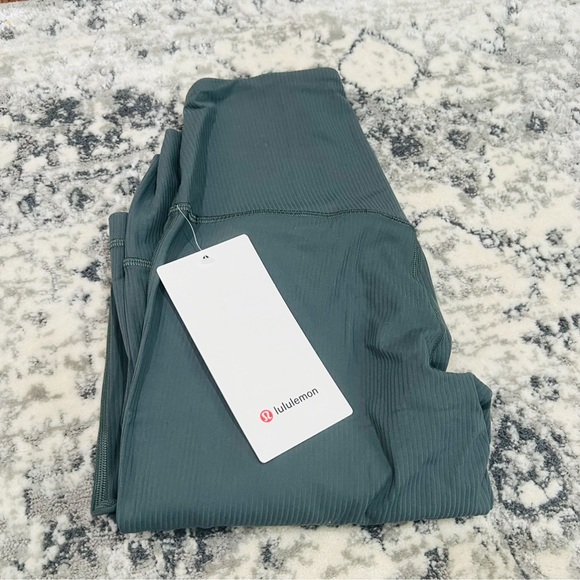 LULULEMON ALIGN HIGH RISE MINI FLARED PANT EXTRA SHORT - Picture 4 of 9